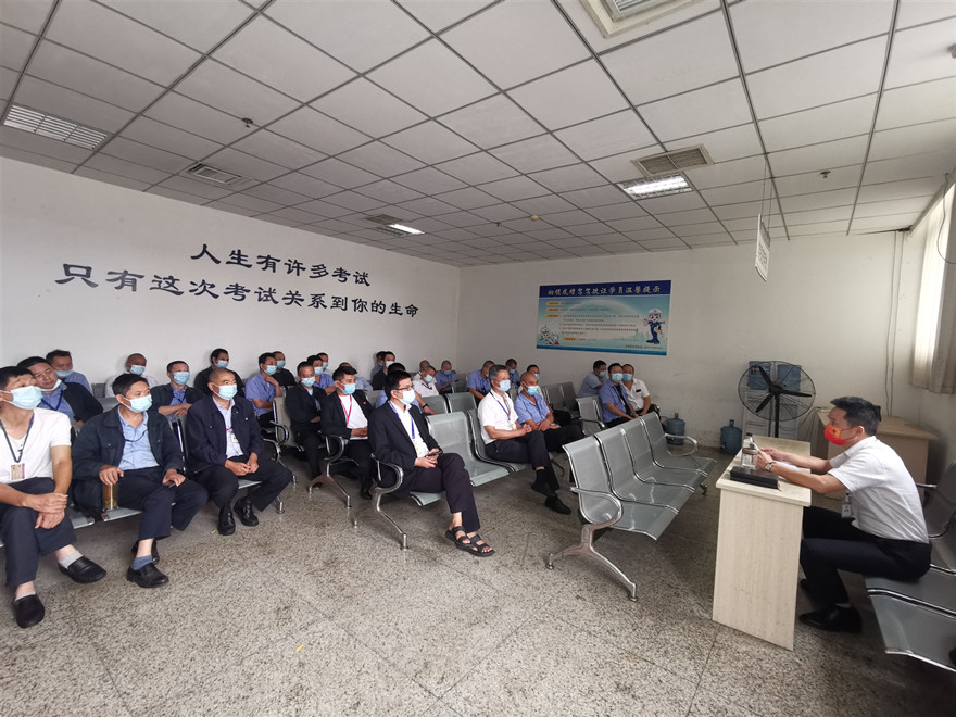 落實主體責任，推動安全發(fā)展_副本