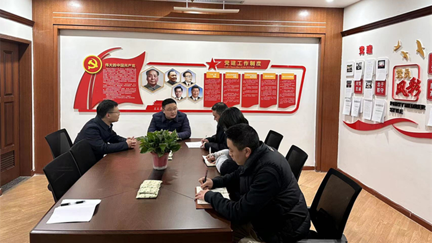 圖五：集團(tuán)總會(huì)計(jì)師齊飛、副總經(jīng)理馬江水督導(dǎo)金控小貸安全工作